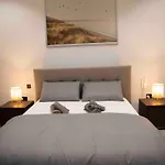 Flat 3, Nearby Beaches & Countryside, Sleeps 11