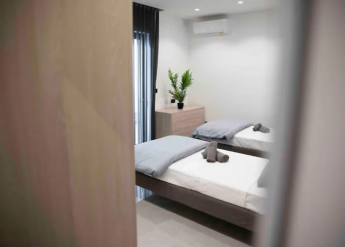 Flat 3, Nearby Beaches & Countryside, With Terrace Appartement