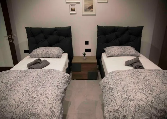 Flat 3, Nearby Beaches & Countryside, With Terrace *