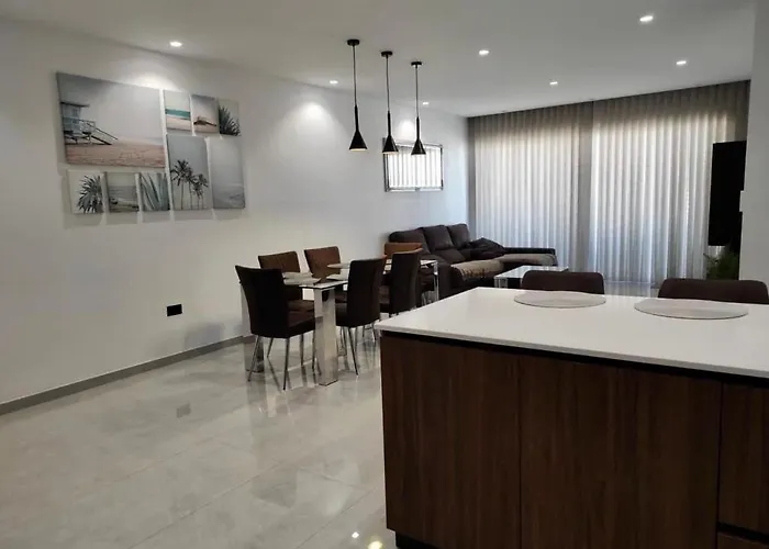 Appartement Flat 3, Nearby Beaches & Countryside, With Terrace L-Imgarr