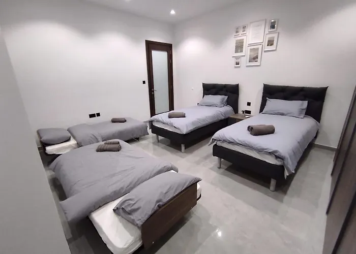 Appartement Flat 3, Nearby Beaches & Countryside, With Terrace L-Imgarr