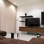 Flat 3, Nearby Beaches & Countryside, Sleeps 11 Appartamento L-Imgarr
