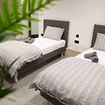 Flat 3, Nearby Beaches & Countryside, Sleeps 11 Apartment L-Imgarr