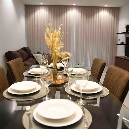Flat 3, Large 3 Bedroom Apartment, Nearby Beaches & Countryside, Sleeps 11 * L-Imgarr