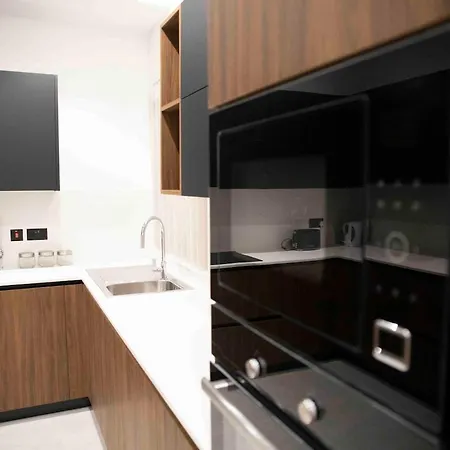 Apartment Flat 3, Large 3 Bedroom Apartment, Nearby Beaches & Countryside, Sleeps 11 L-Imgarr