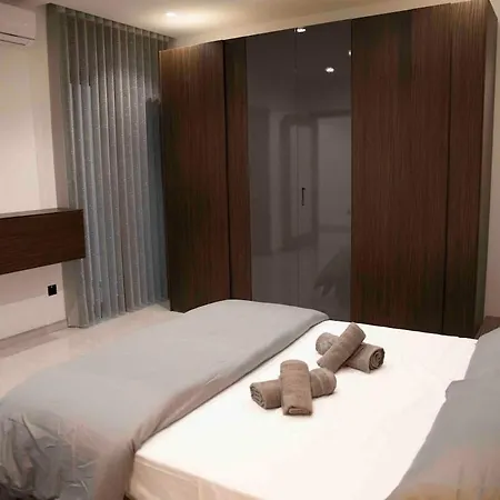 Flat 3, Large 3 Bedroom Apartment, Nearby Beaches & Countryside, Sleeps 11 * L-Imgarr