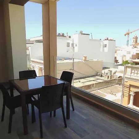 Flat 3, Large 3 Bedroom Apartment, Nearby Beaches & Countryside, Sleeps 11