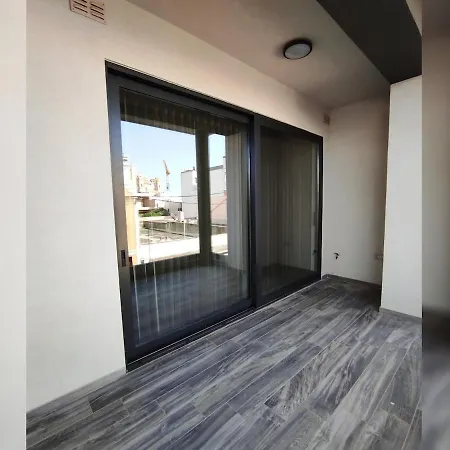 Flat 3, Large 3 Bedroom Apartment, Nearby Beaches & Countryside, Sleeps 11 Apartment *