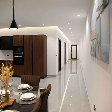 Flat 3, Large 3 Bedroom Apartment, Nearby Beaches & Countryside, Sleeps 11 Apartment L-Imgarr