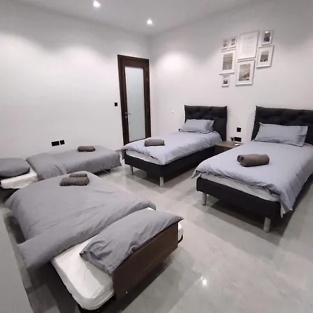Appartement Flat 3, Large 3 Bedroom Apartment, Nearby Beaches & Countryside, Sleeps 11 L-Imgarr