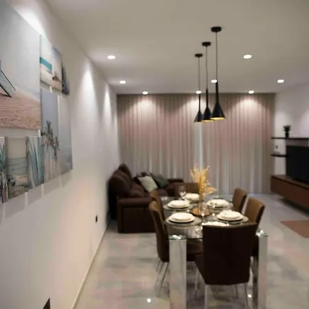 Flat 3, Large 3 Bedroom Apartment, Nearby Beaches & Countryside, Sleeps 11 Apartment L-Imgarr
