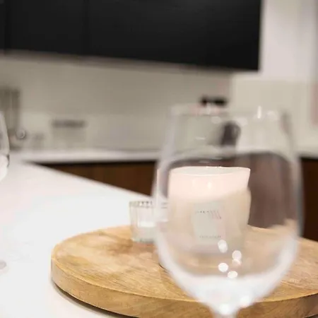 Flat 3, Nearby Beaches & Countryside, With Terrace Apartment *