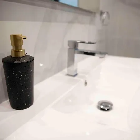 Flat 3, Nearby Beaches & Countryside, With Terrace * L-Imgarr