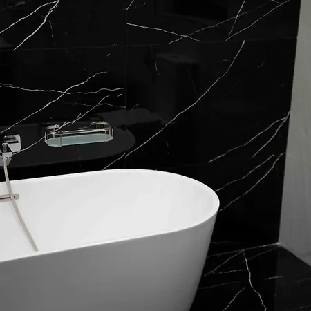 Flat 3, Nearby Beaches & Countryside, With Terrace Apartment *