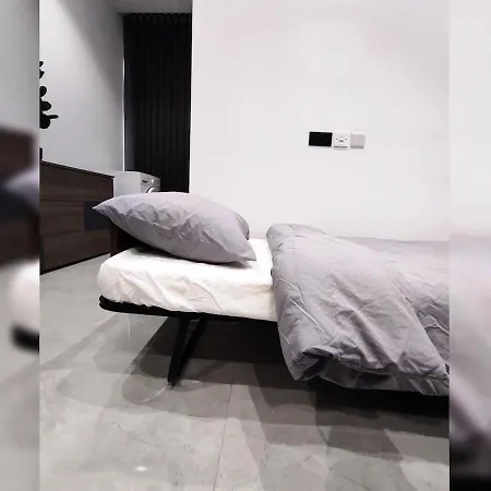 Flat 3, Large 3 Bedroom Apartment, Nearby Beaches & Countryside, Sleeps 11 L-Imgarr