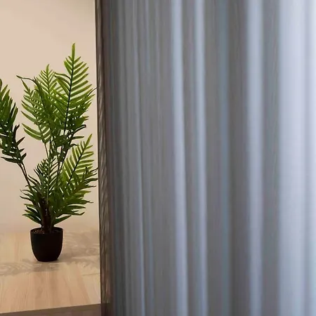 Flat 3, Large 3 Bedroom Apartment, Nearby Beaches & Countryside, Sleeps 11 L-Imgarr