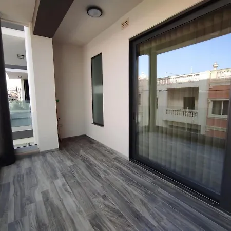 Flat 3, Large 3 Bedroom Apartment, Nearby Beaches & Countryside, Sleeps 11 Appartement