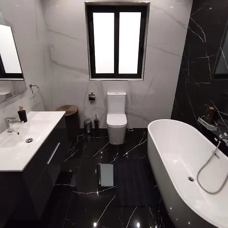 Flat 3, Nearby Beaches & Countryside, With Terrace Apartment L-Imgarr