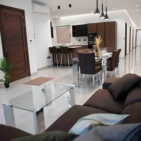 Apartment Flat 3, Nearby Beaches & Countryside, With Terrace L-Imgarr