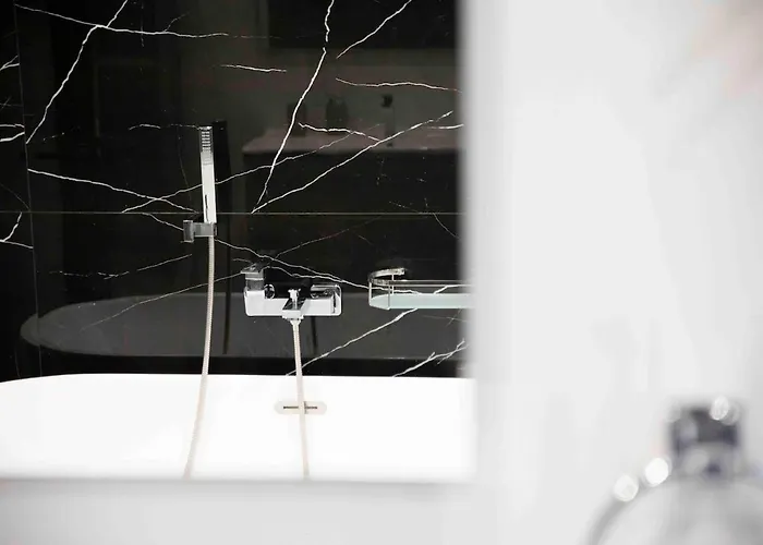 Flat 3, Nearby Beaches & Countryside, With Terrace L-Imgarr