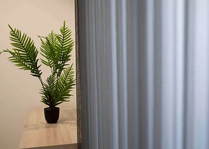 Flat 3, Nearby Beaches & Countryside, With Terrace L-Imgarr